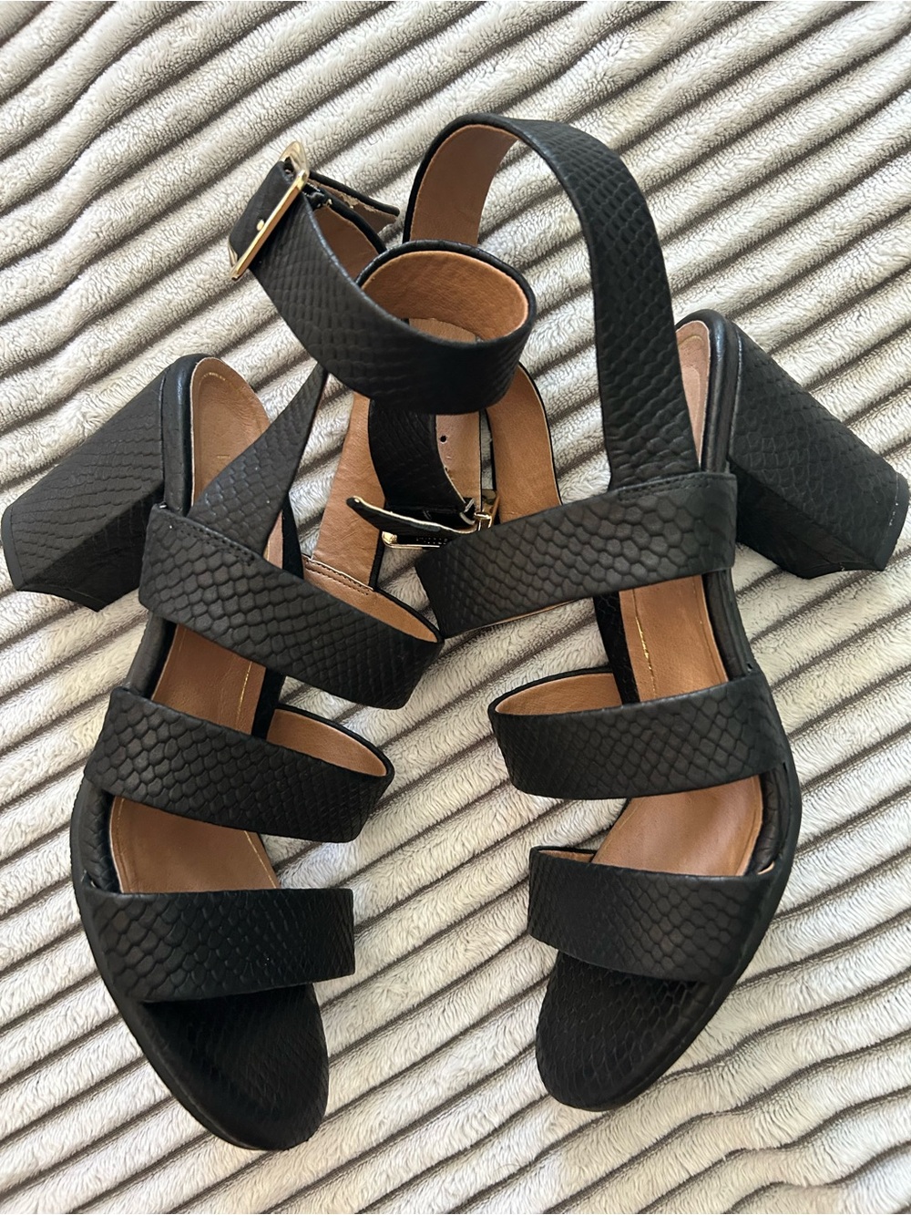 🖤 Vionic Blaire Black Snake Strappy Block Heel Sandals - Picture 3 of 8